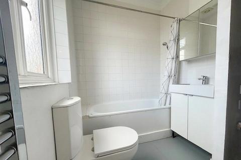 1 bedroom apartment for sale, Hoveden Road, London