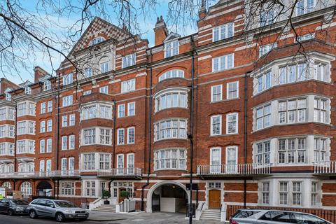 undefined, Bedford Avenue, London, WC1B