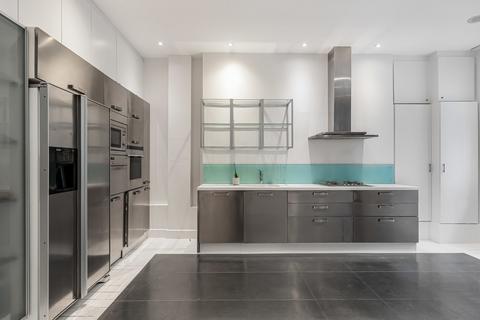 undefined, Bedford Avenue, London, WC1B
