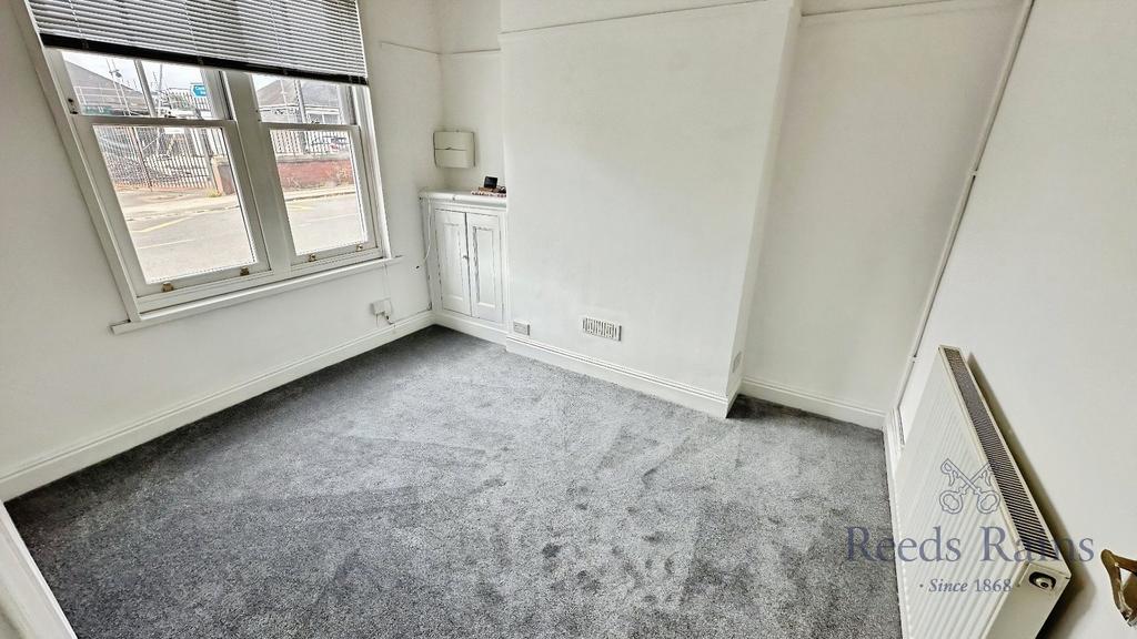 Dining Room/Bed 3