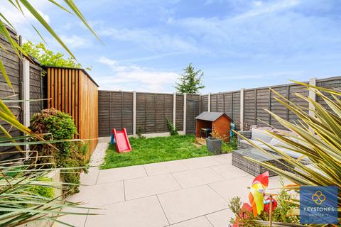 3 bedroom terraced house for sale, William Close, Collier Row, RM5