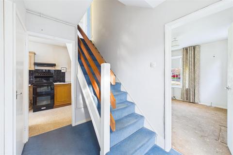 undefined, Cul-de-sac living close to Clevedon town centre.