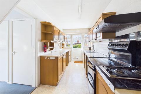 undefined, Cul-de-sac living close to Clevedon town centre.