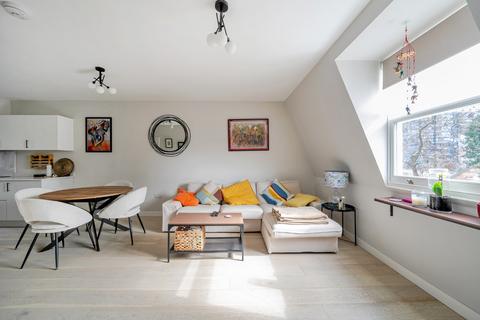 2 bedroom flat to rent, Brondesbury Road, Queens Park, London, NW6