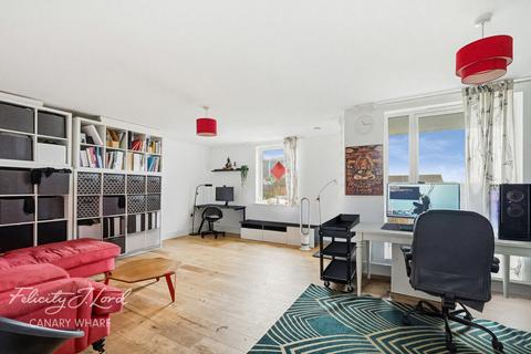 3 bedroom flat for sale, Holystone Court, Tiller Road, London E14