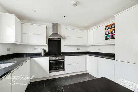 3 bedroom flat for sale, Holystone Court, Tiller Road, London E14