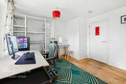 3 bedroom flat for sale, Holystone Court, Tiller Road, London E14
