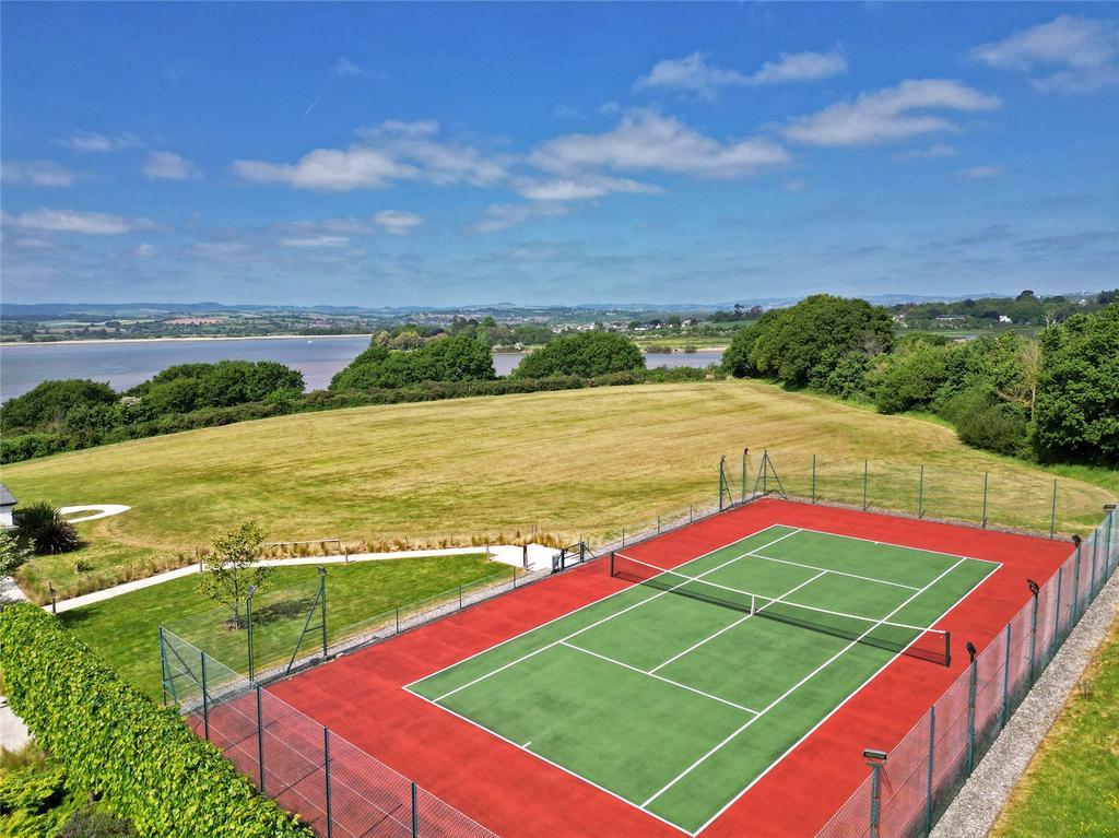 Tennis Court/Grounds
