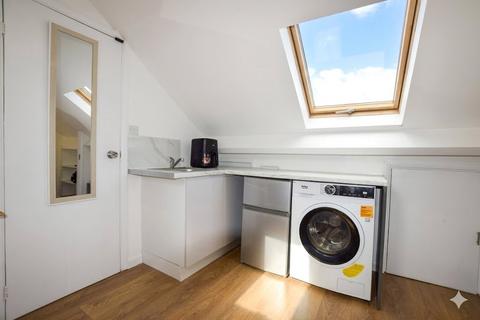 1 bedroom property to rent, London Road, Romford RM7