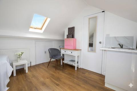 1 bedroom property to rent, London Road, Romford RM7