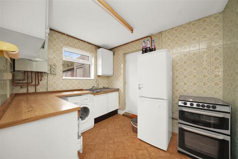 3 bedroom semi-detached house for sale, Stanley Avenue, Dagenham, RM8
