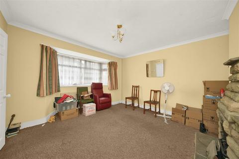 3 bedroom semi-detached house for sale, Stanley Avenue, Dagenham, RM8