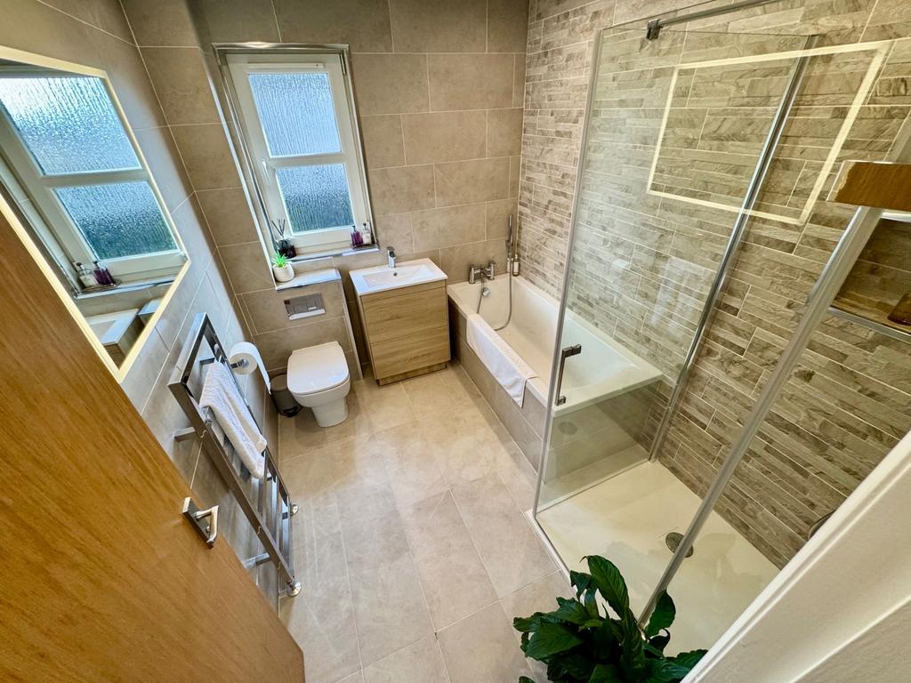 Millbarr Grove, Barrmill bathroom photo