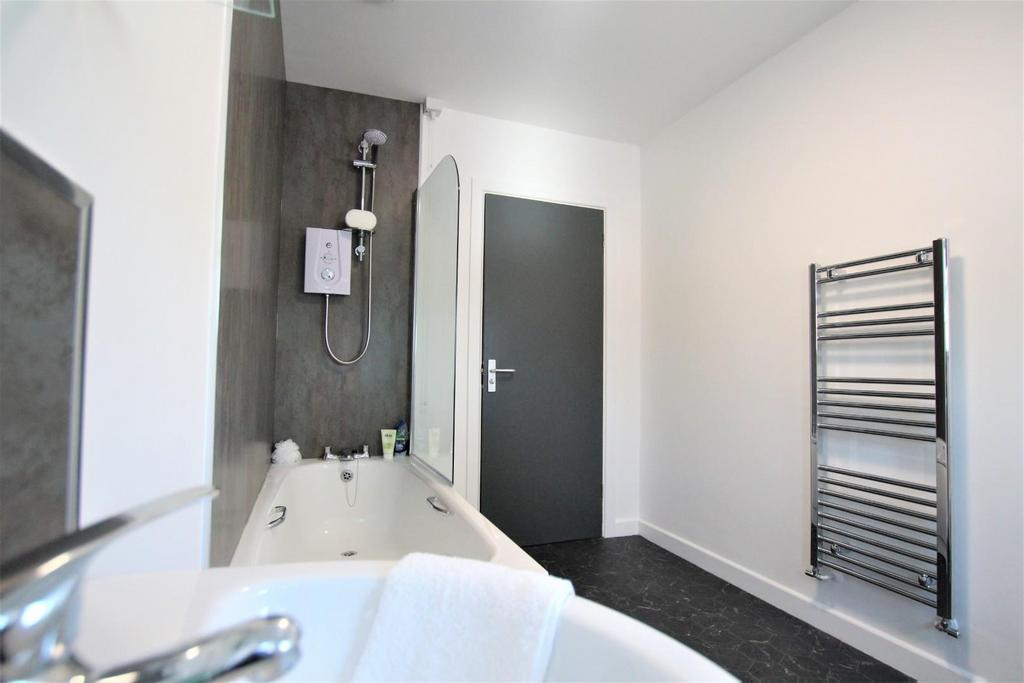 Flat 3 bathn2.JPG