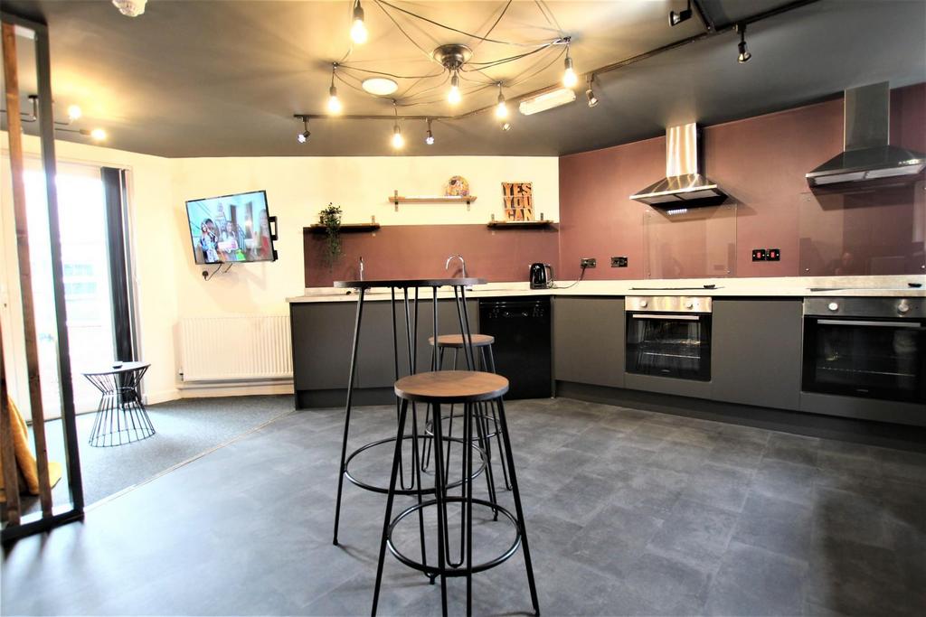 Flat 3 kitchen 5.JPG