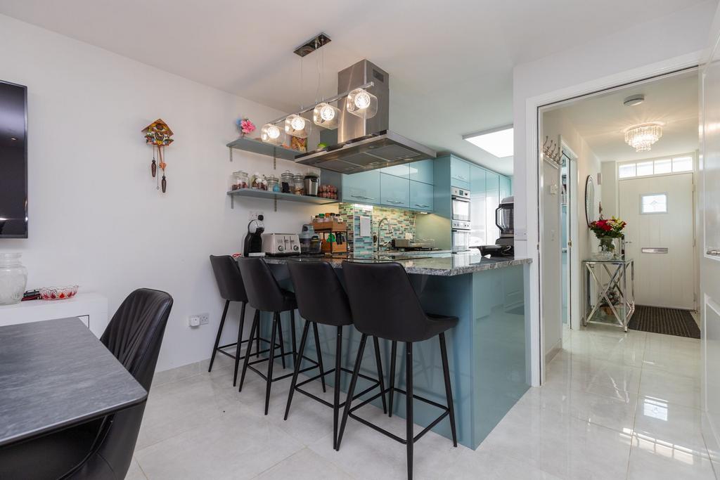 Lounge to kitchen