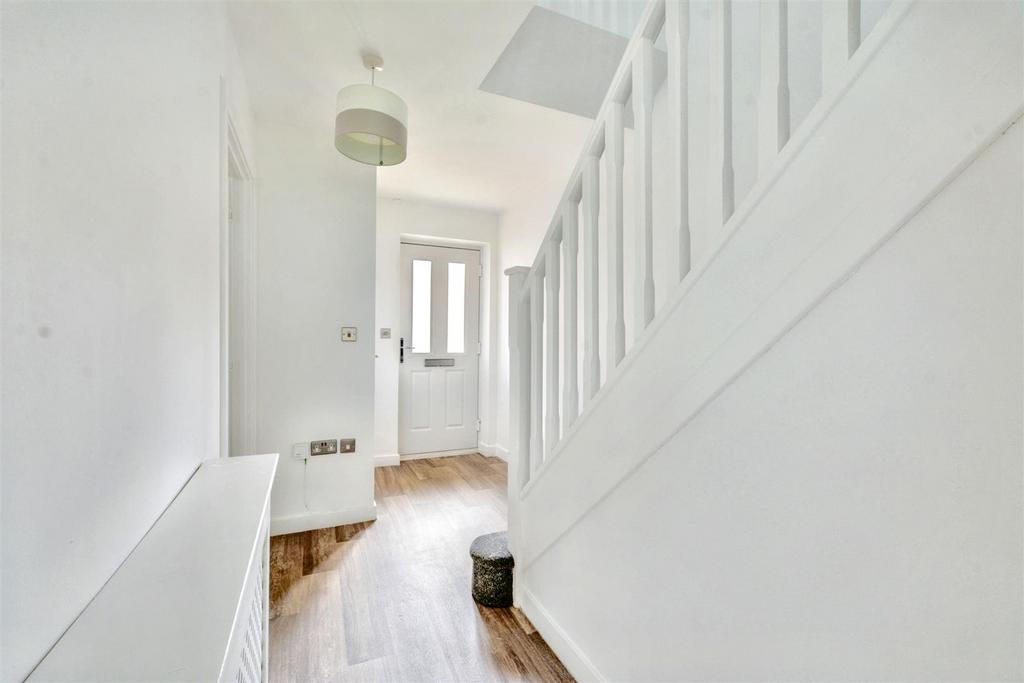 4. Hallway 2.jpg