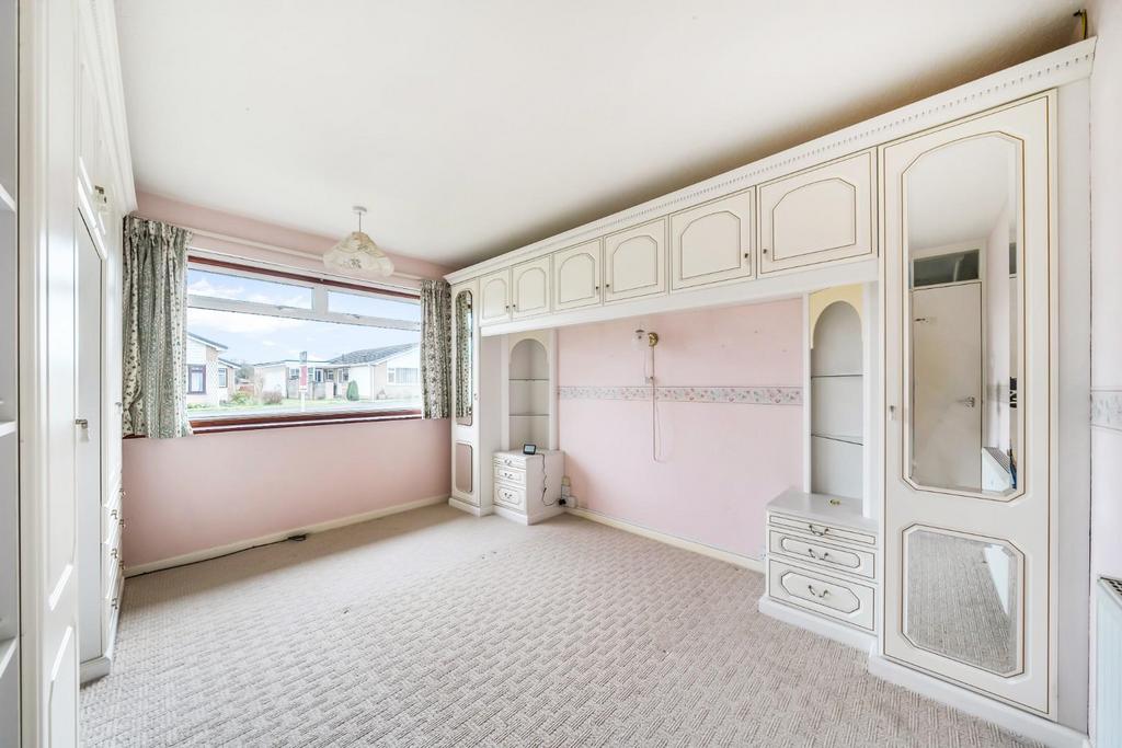 Bedroom 1.jpg