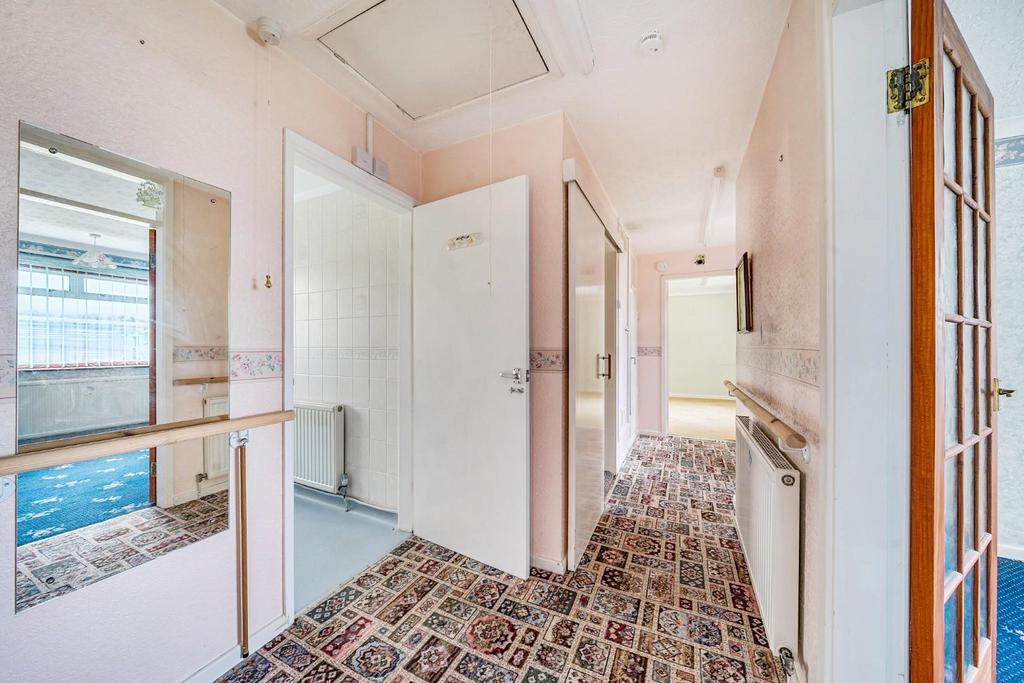 Hallway 2.jpg