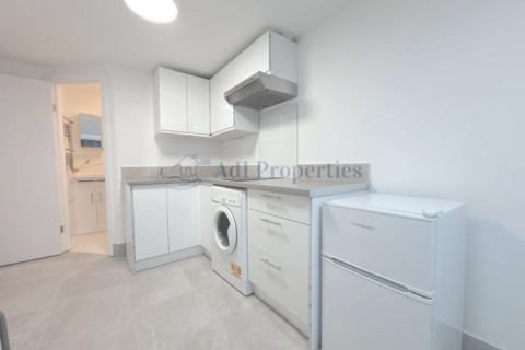 undefined, Lindsay Close, CR4
