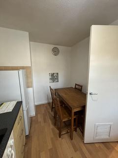 2 bedroom terraced house to rent, Hounslow TW4
