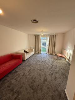 2 bedroom terraced house to rent, Hounslow TW4