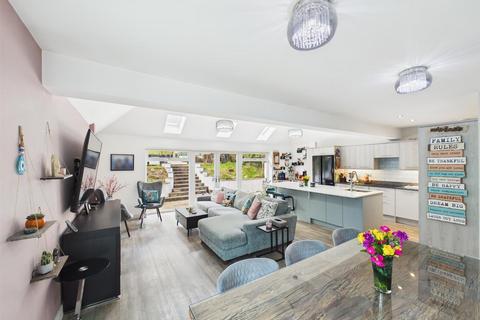 undefined, Chaldon Way, Coulsdon CR5