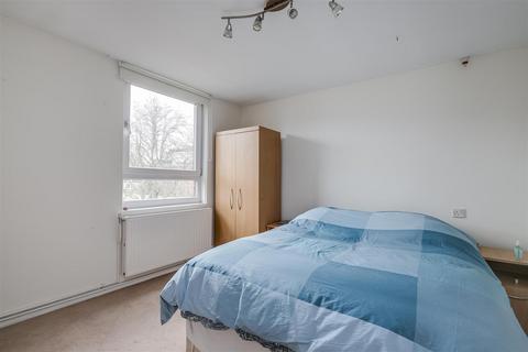 1 bedroom flat to rent, More Close, St Pauls Court, London, W14