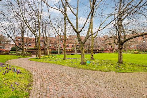 1 bedroom flat to rent, More Close, St Pauls Court, London, W14
