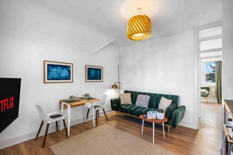 2 bedroom flat for sale, Carlisle Road, Hove.