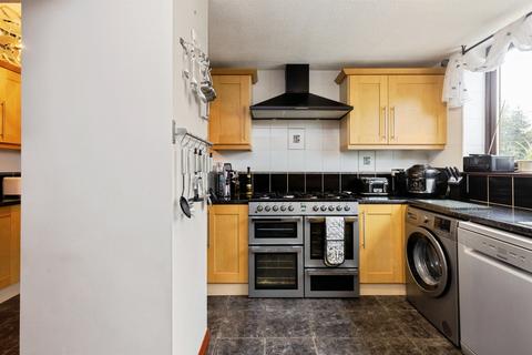 4 bedroom semi-detached house for sale, Mount Crescent, Wakefield