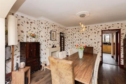 4 bedroom semi-detached house for sale, Mount Crescent, Wakefield