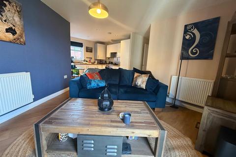 2 bedroom flat to rent, Wharf Lane, Solihull