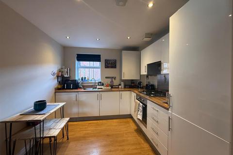 2 bedroom flat to rent, Wharf Lane, Solihull