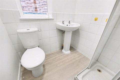 3 bedroom semi-detached house to rent, Hartcroft Road, Bestwood, Nottingham, NG5 5JF