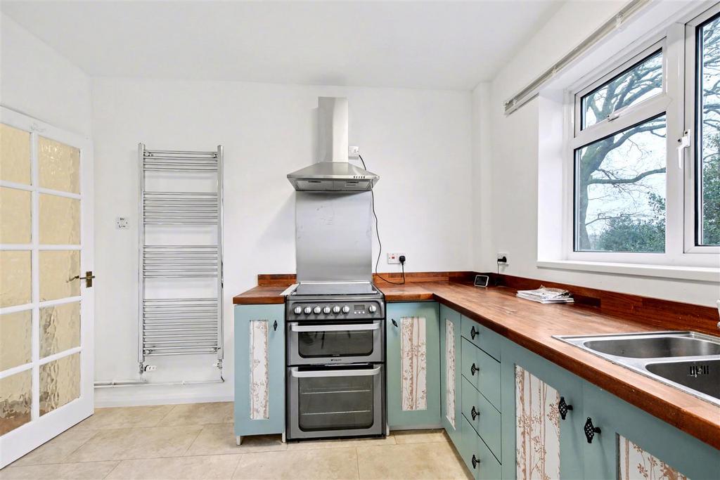 5. Kitchen 1.jpg
