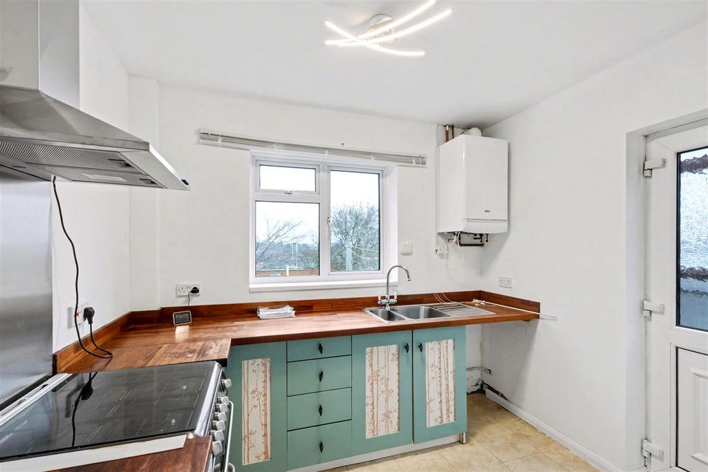6. Kitchen 2.jpg