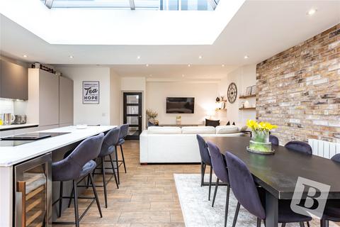 3 bedroom semi-detached house for sale, Howard Road, Upminster, RM14