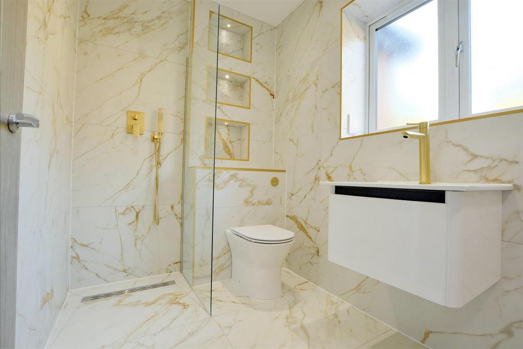 Bathroom 1.jpg