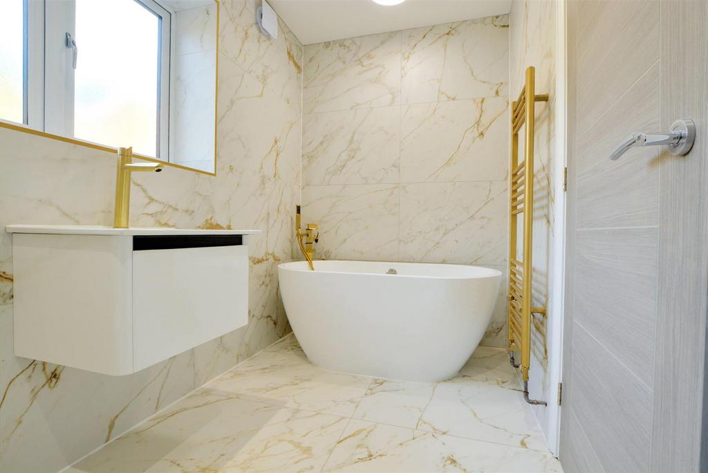 Bathroom 2.jpg
