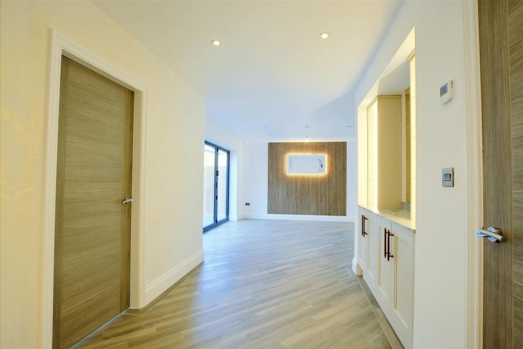 Family Room 1.jpg