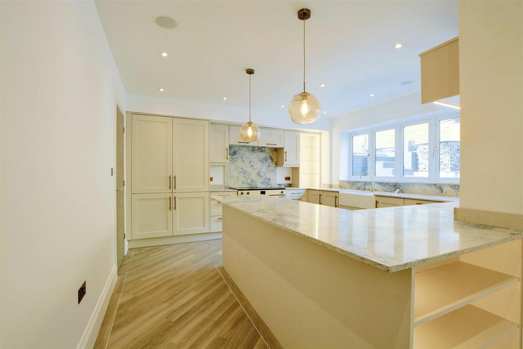 Kitchen 1.jpg