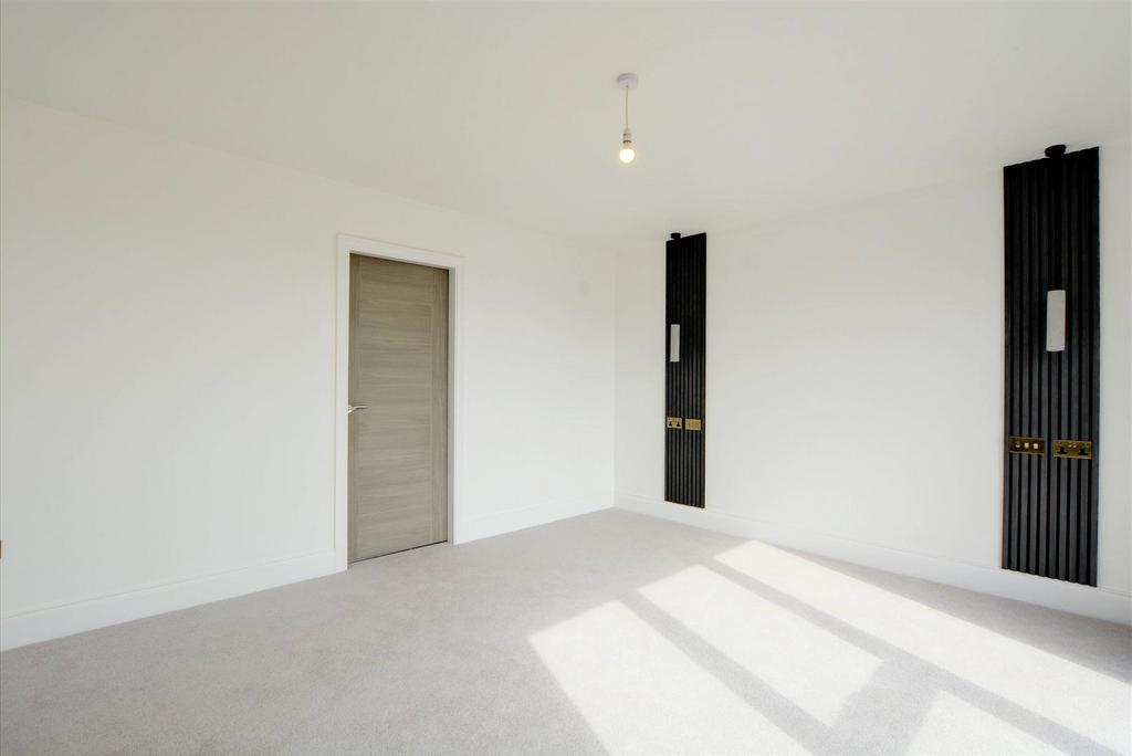Bedroom 1 3.jpg
