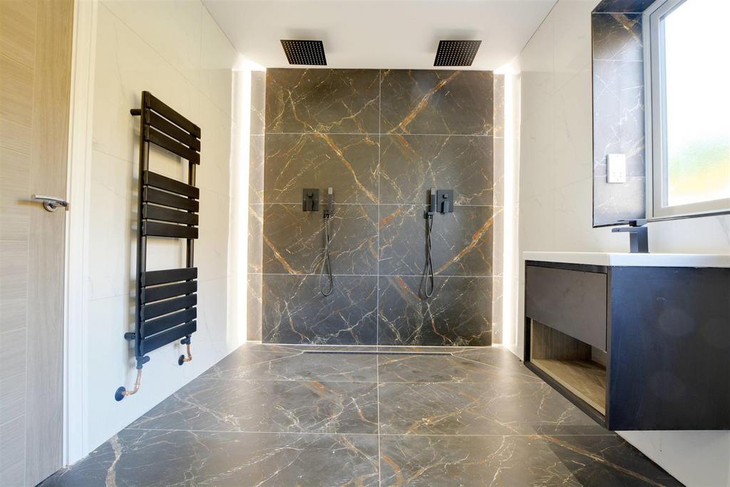 Ensuite 2.jpg