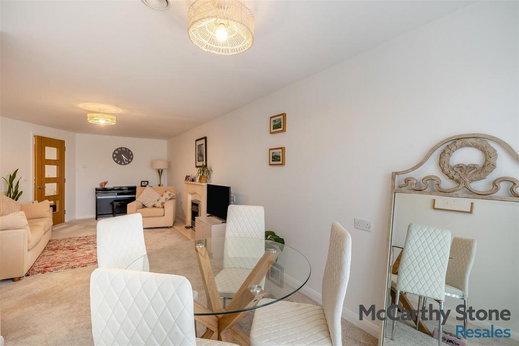8680472-interior17.jpg