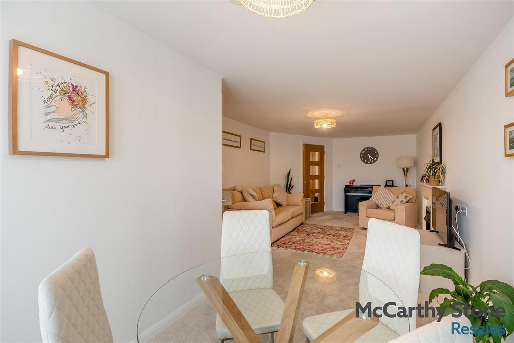 8680472-interior18.jpg
