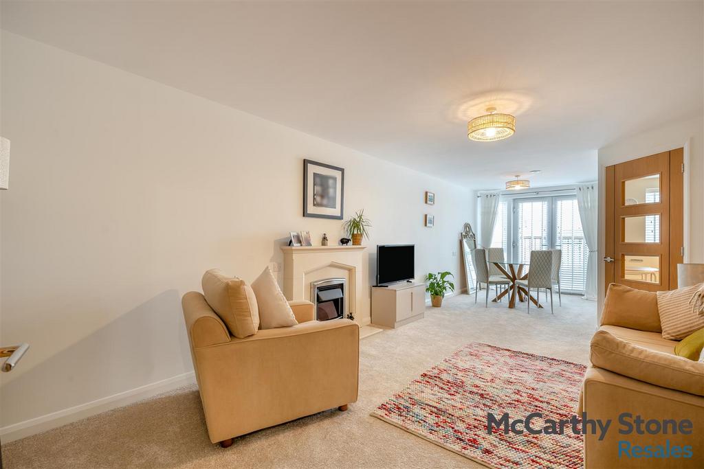 8680472-interior10.jpg