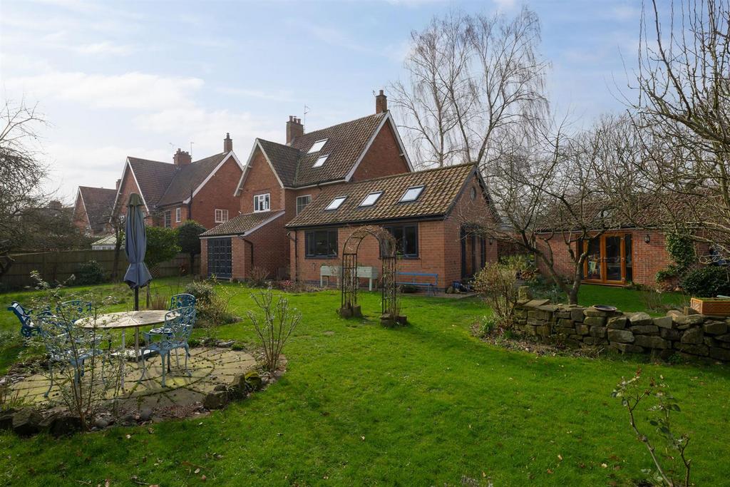 House &amp; Rear Garden
