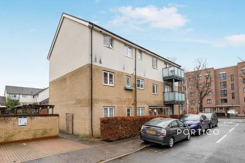 1 bedroom flat to rent, Clark Grove, Ilford, IG3