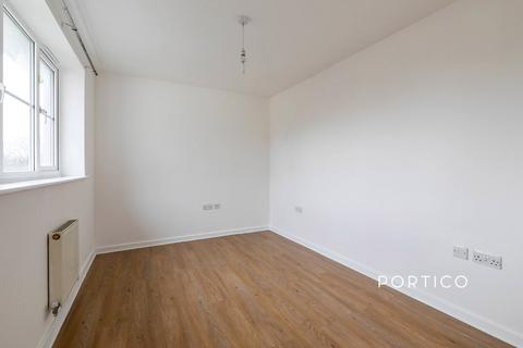 1 bedroom flat to rent, Clark Grove, Ilford, IG3